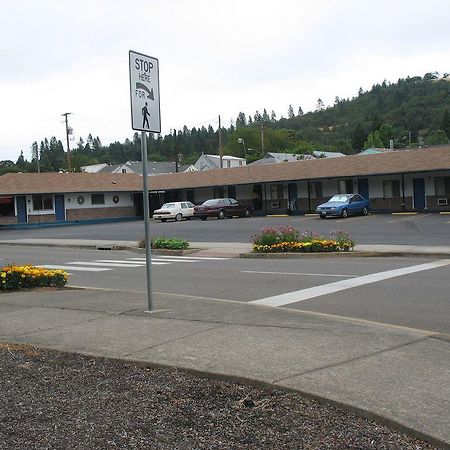 Travel Inn Roseburg Exterior photo
